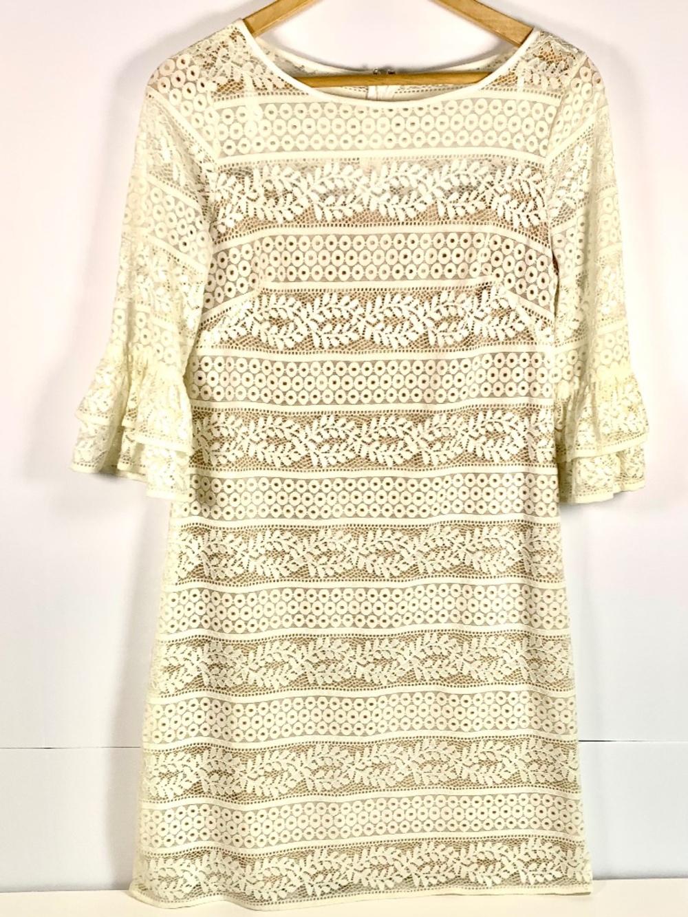 Jessica Howard dress ivory & beige lace/eyelet shift midi ruffle sleeve cocktail